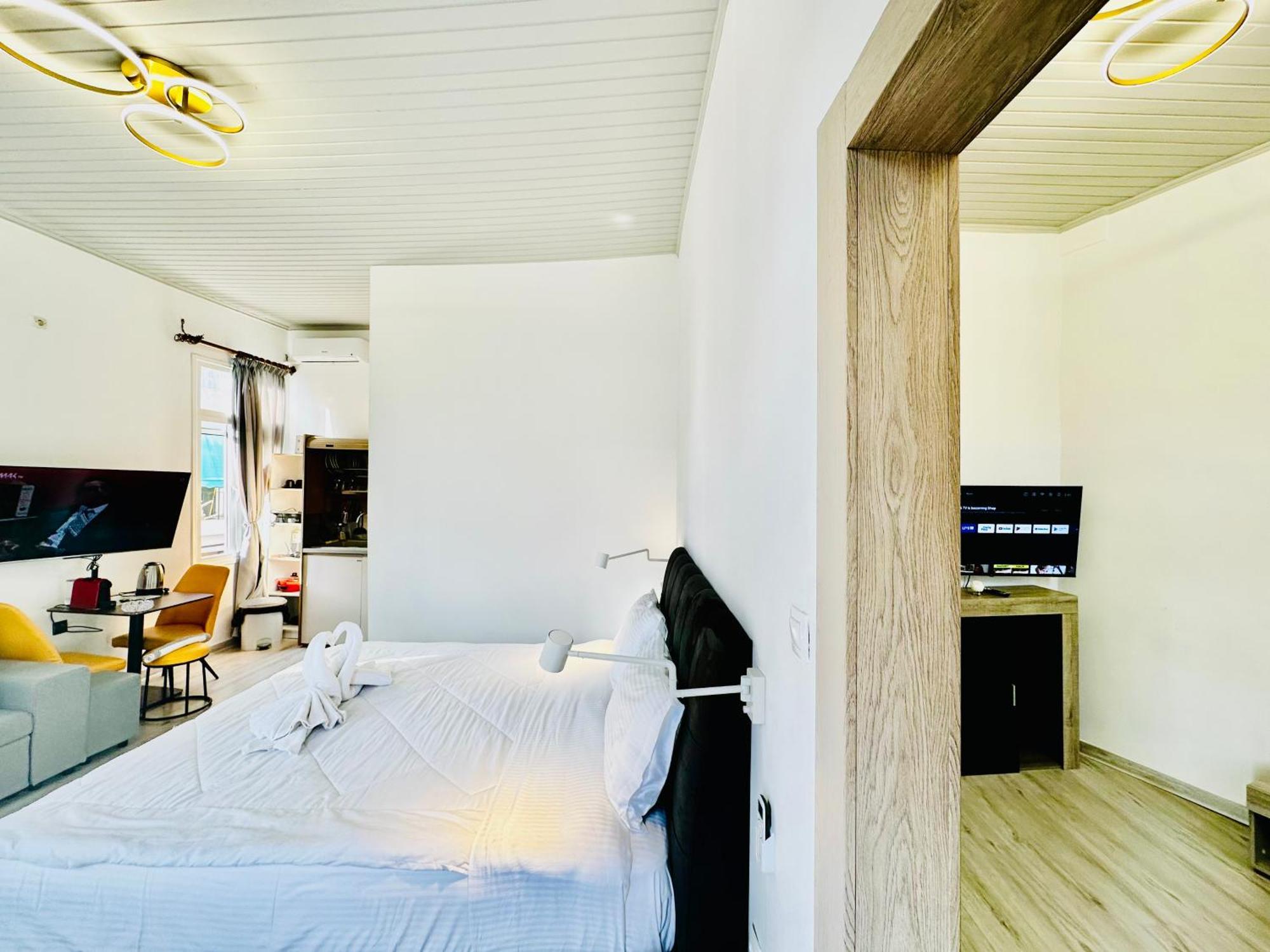 Travelers Luxury Suites, Studios & Apartments Corfu  Eksteriør bilde