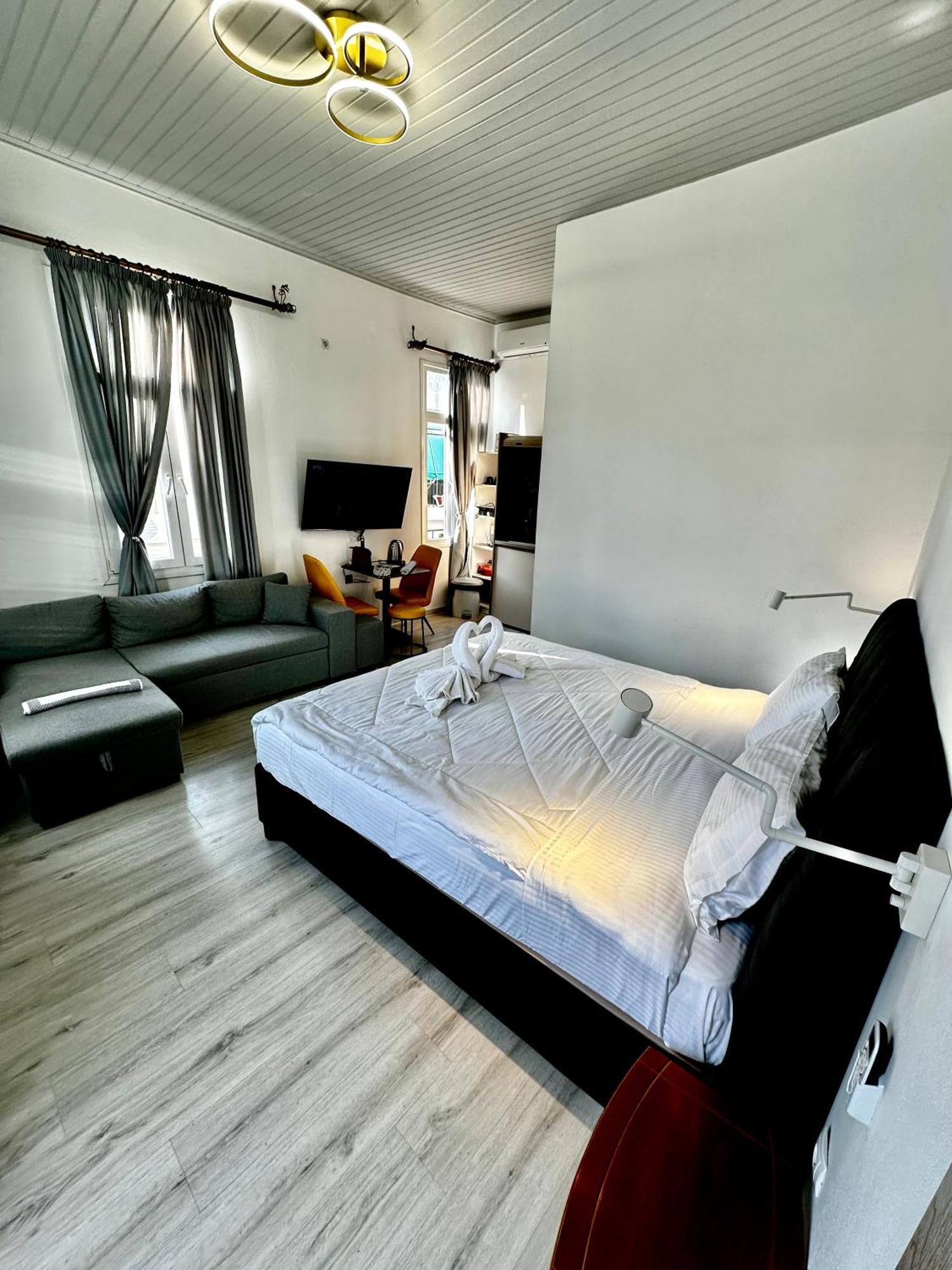 Travelers Luxury Suites, Studios & Apartments Corfu  Eksteriør bilde